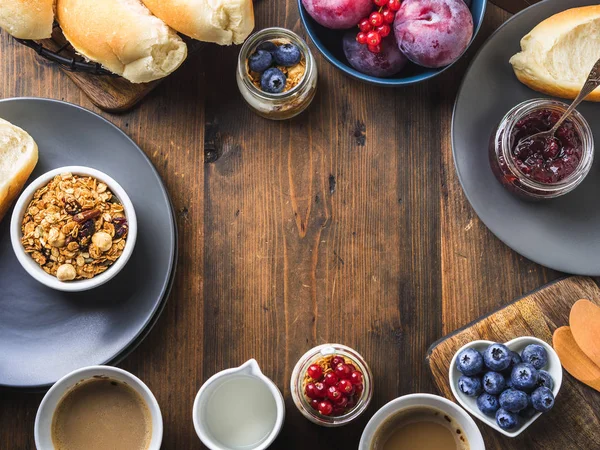 Acogedor desayuno concepto de alimentos fondo de madera oscura — Foto de Stock