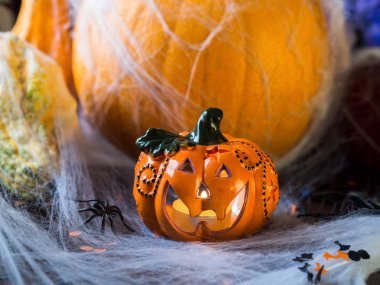 Halloween kabak ve mum. Örümcek net