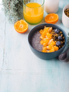 Chia puding mandalina ve granola