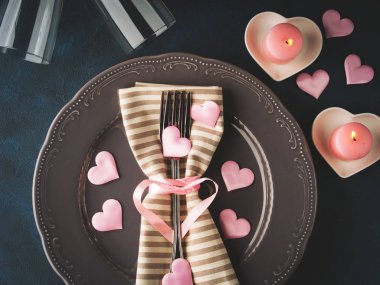 Sevgililer günü romantik tarih kavramı mumlar ile