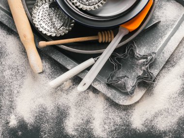 Pişirme aletleri ve aksesuarları. Noel koyu arka plan