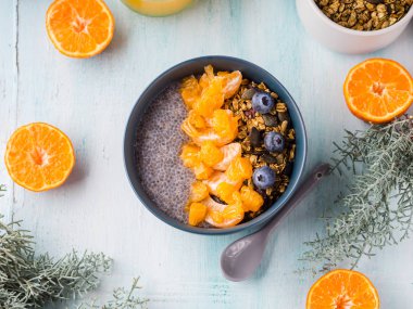 Chia puding mandalina ve granola