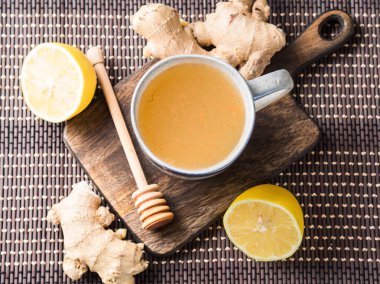 Limon zencefil sıcak çay içecek bal ile