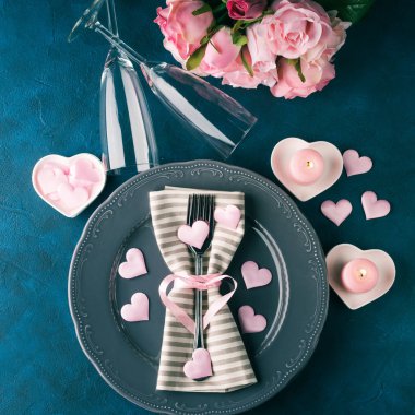 Sevgililer günü romantik tarih kavramı mumlar ile