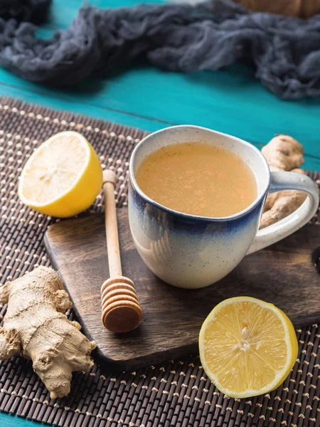 벌 꿀과 레몬 생강차 뜨거운 음료 — 스톡 사진