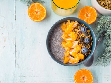 Chia puding mandalina ve granola