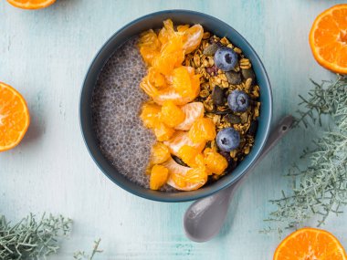 Chia puding mandalina ve granola