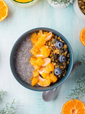 Chia puding mandalina ve granola