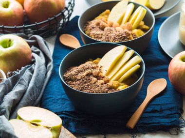 Kahvaltı gıda kavramı zerdeçal mor ile rahat