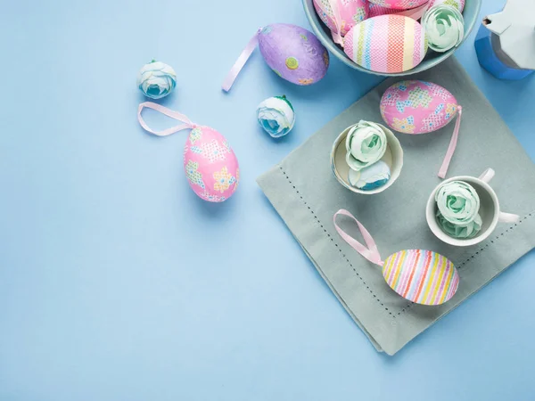 Fondo concepto Pascua con huevos de colores — Foto de Stock