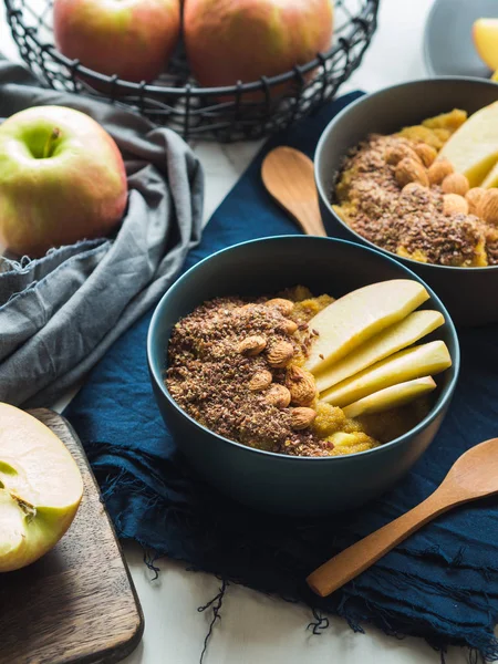 Kahvaltı gıda kavramı zerdeçal mor ile rahat