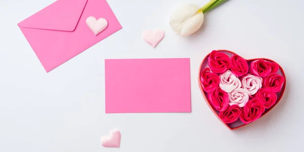 Valentines day greeting card concept with flowers — Stock Photo, Image