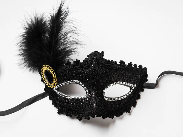 Masque de carnaval noir sur fond blanc — Photo