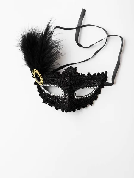 Masque de carnaval noir sur fond blanc — Photo