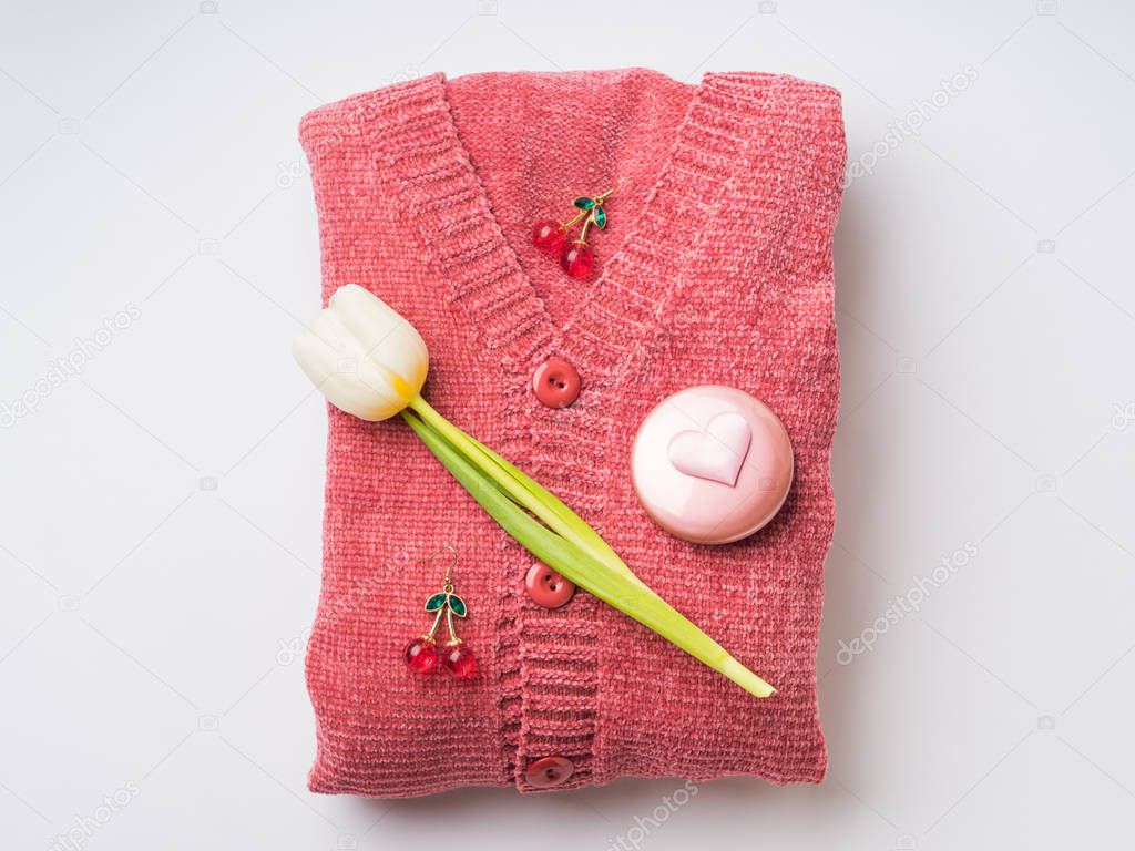 Coral womans cardigan with tulip and heart