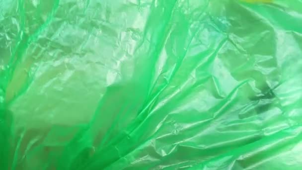 Plastic zak met Prullenbak outdoors. Textuur in de wind — Stockvideo