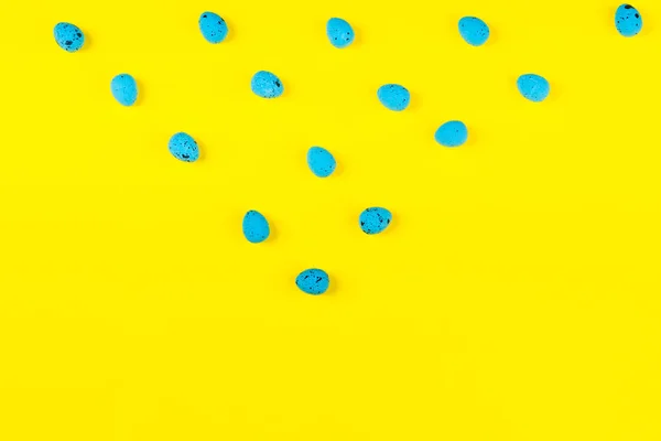 Blue eggs on bright yellow. Easter pattern — Stock Photo, Image
