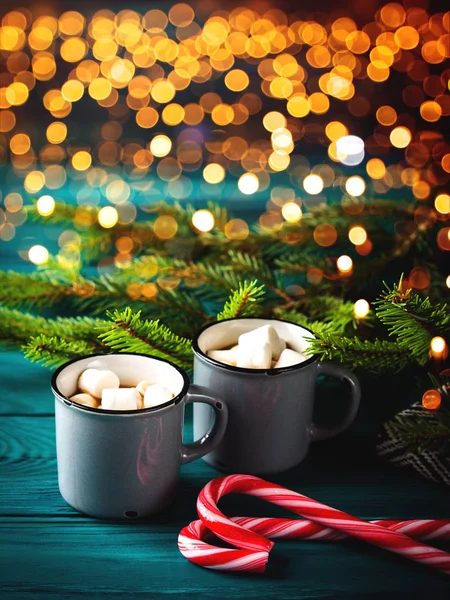 Heiße Schokolade. Weihnachtsgetränk, festliche Lichter — Stockfoto