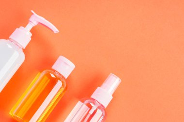 Turuncu mercan üzerinde jenerik güzellik ürünleri