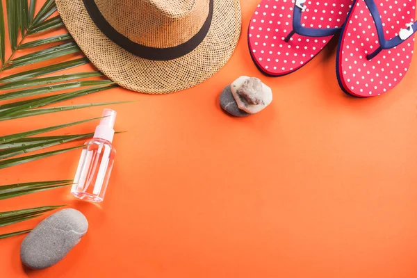 Semester på stranden. Platt låg på Orange korall. — Stockfoto