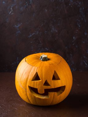 Kabak Koyu arka plan üzerinde oyulmuş Cadılar Bayramı