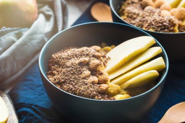 Elma ile sağlıklı gluten ücretsiz.