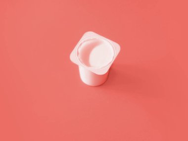 Tek renkli mercan plastik cam düz yoğurt