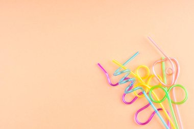 Turuncu renkli parti kokteyl pipetler