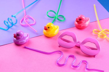 Renkli funky yaz düz renk öğeleri ile yatıyordu