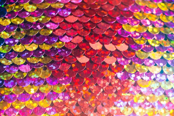 Lesklé barevné flitrové šaty detail textury — Stock fotografie