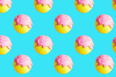 Pembe boya ile tenis topu deseni