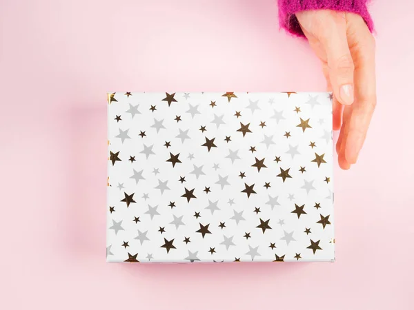 圣诞礼盒与粉红色的星星 — 图库照片