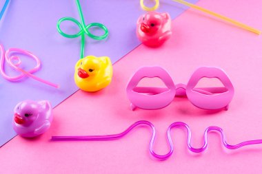 Renkli funky yaz düz renk öğeleri ile yatıyordu