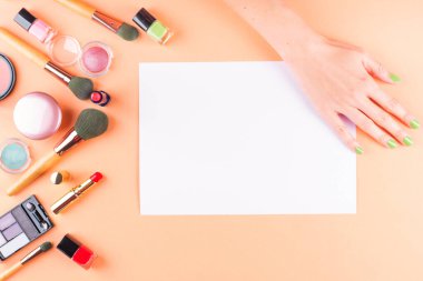 Turuncu şeyler uydur. Boş kartla düz yatıyordu.