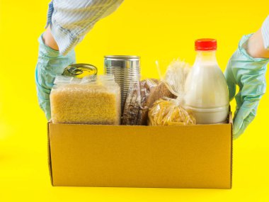 Yiyecek teslimatı ya da bağış kutusu konsepti