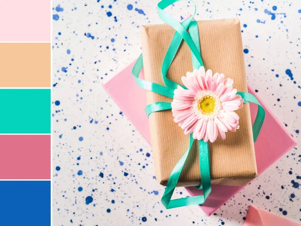Cajas de regalo apiladas. Colores pastel. Muestra de color — Foto de Stock