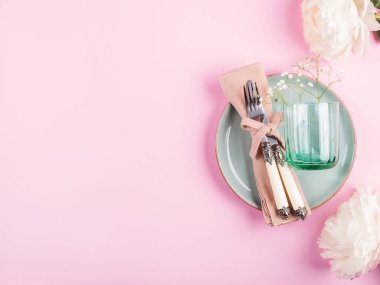 Pastel rengi sofra takımı konsepti