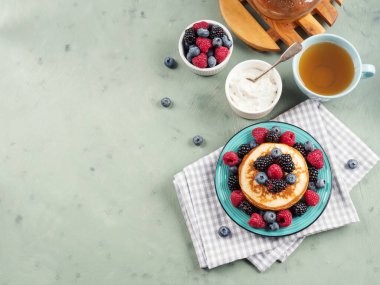 Taze dutlu krep yığını.