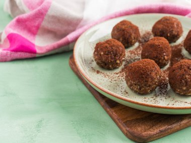 Kakao ve tohumlu protein enerji topları