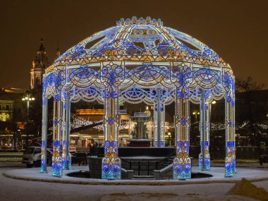 Noel dekorasyon şehir şehir merkezinin aydınlatılmış