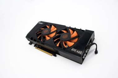 Moskova, Rusya. Beyaz arkaplanda 12 / 16 / 2011 NVIDIA Geforce GTX 465 grafik kartı izole