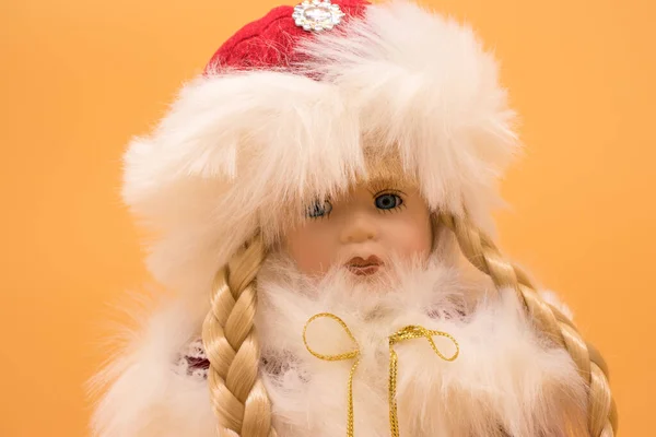 クリスマスツリーの下のおもちゃ 雪の乙女 — ストック写真