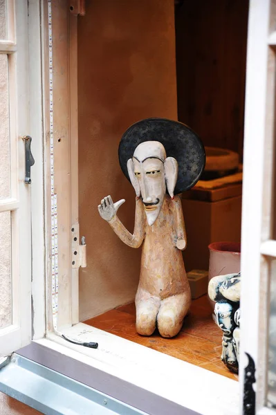 Tallinn Estland Mai 2018 Eine Keramikfigur Fensterladen Handgefertigte Artikel Der — Stockfoto