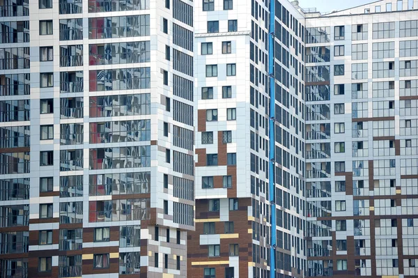 Gevel Van Een Nieuw Residentieel Gebouw Met Glazen Ruiten — Stockfoto
