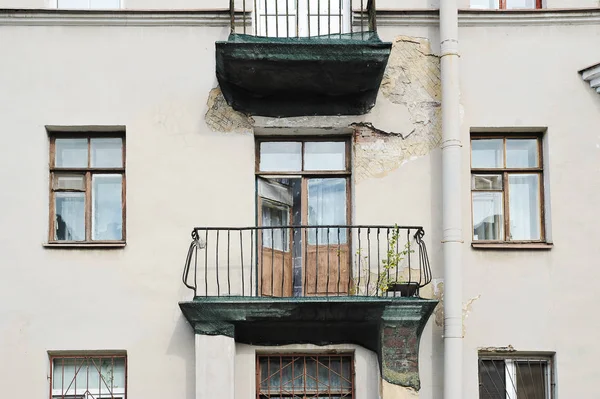 Petersburg Russia August 2018 Facade Residential Building Requiring Restoration Repair — Stock Photo, Image