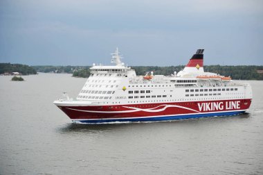 Stockholm, İsveç - 17 Ağustos 2018: feribot-cruise liner Viking line Amorella Stockholm yakınındaki