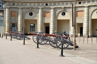 Stockholm, İsveç - 17 Ağustos 2018: Royal Palace Stockholm, nöbetçi