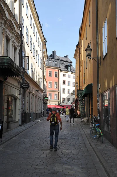 Estocolmo Suécia Agosto 2018 Uma Rua Antiga Com Uma Estrada — Fotografia de Stock