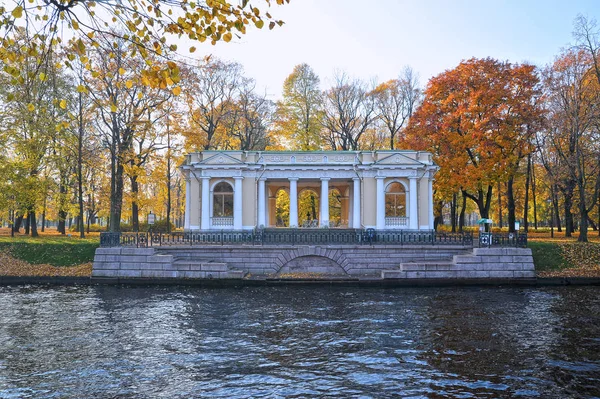 San Pietroburgo Russia Ottobre 2018 Padiglione Carlo Rossi Nel Giardino — Foto Stock