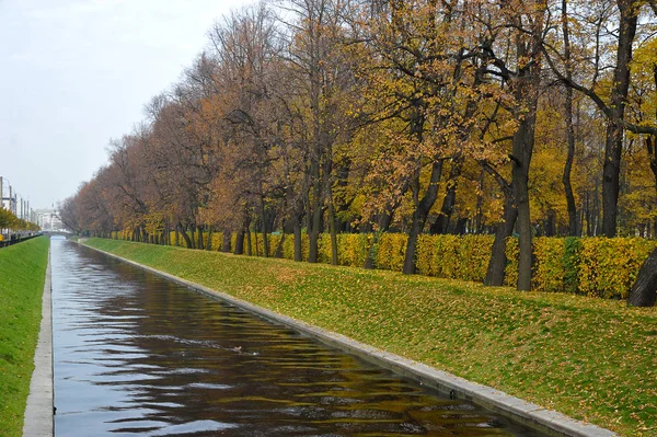 Nabrzeże Kanału Swan Saint Petersburg Federacja Rosyjska — Zdjęcie stockowe